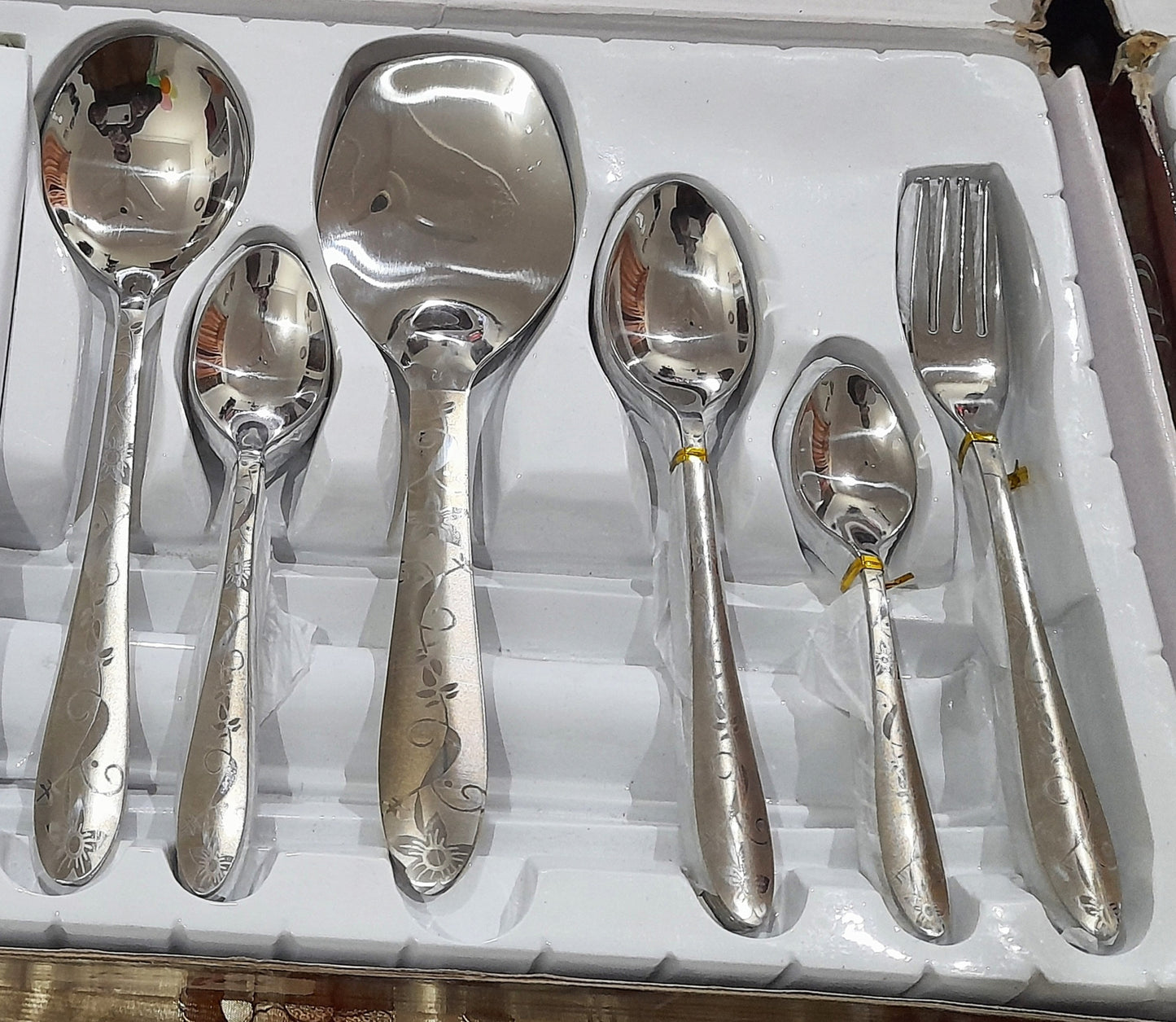 Laser Flower Design Flatware Set 29 Pieces Stainless Steel Gift Presentation Box